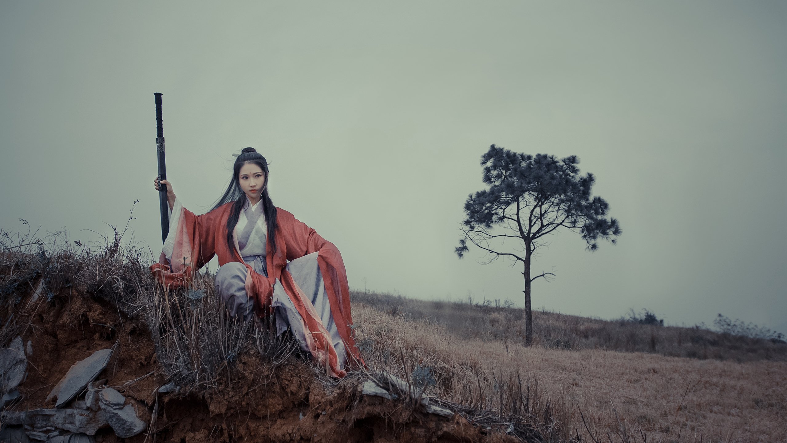 挖掘机小型的多少钱（小型挖掘机的价钱）